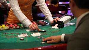 Antarmuka aplikasi native supraslot88 dengan notifikasi push dan cache offline untuk meja live dealer